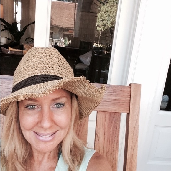 Meet your Posh Ambassador, Cynthia - Picture 3 of 3